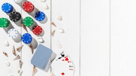 post-blog-social-media-poker-view-from-with-copy-space-banner-template-layout-mockup-online-casino-wooden-white-table-top-view-workplace-banner-online-casinos-gambling_639032-1882[1]