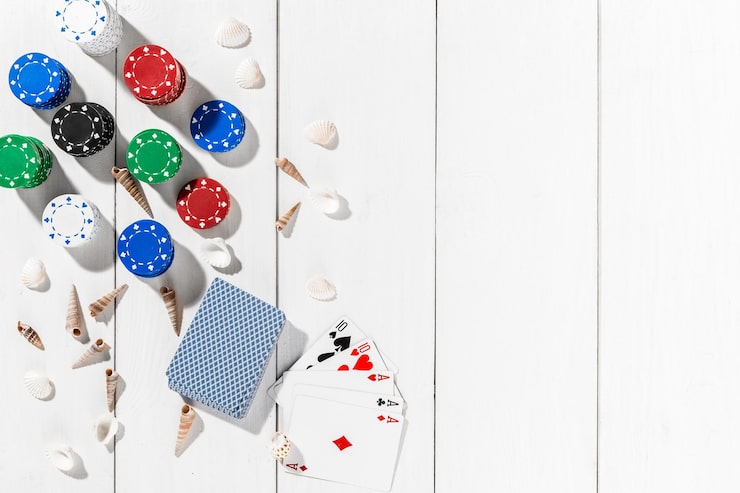 post-blog-social-media-poker-view-from-with-copy-space-banner-template-layout-mockup-online-casino-wooden-white-table-top-view-workplace-banner-online-casinos-gambling_639032-1882[1]